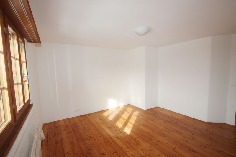 Zu vermieten - 4.5-Zi.-Garten-Wohnung - Deutsch